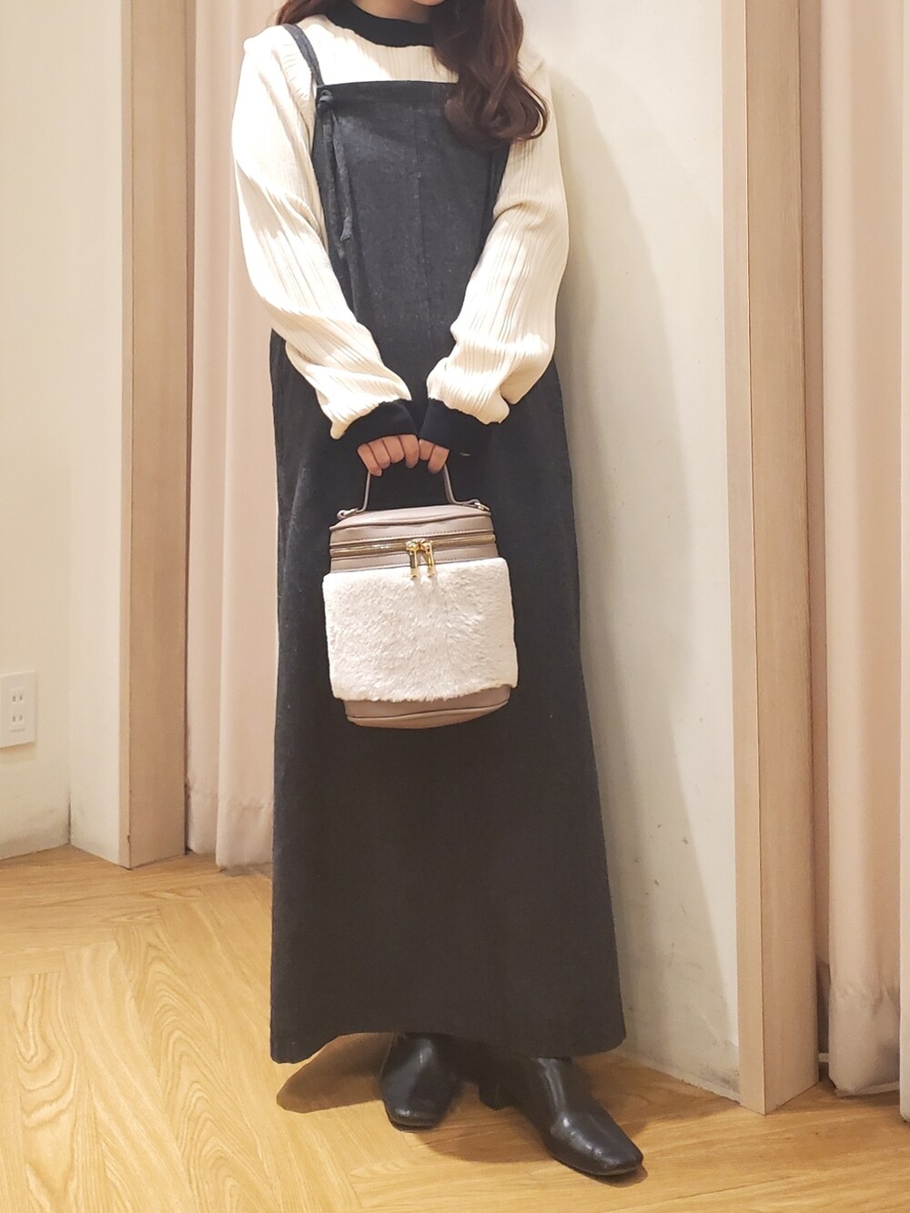 「秋冬コーデ、きれいめカジュアル、休日コーデ、冬、ワンピース、ニット、バッグ、シンプル、オトナ女子、ガーリー、フェミニン、シンプルコーデ、キレイめ」｜「canonlineshopでも購入可能です🖥️💞の　プロフィールの🖥️マークから飛べます🕊️（トップス、その他）」を使った、𝚝𝚊𝚖𝚊𝚖𝚒さん（レディース・148cm）の冬コーディネートの2枚目の写真