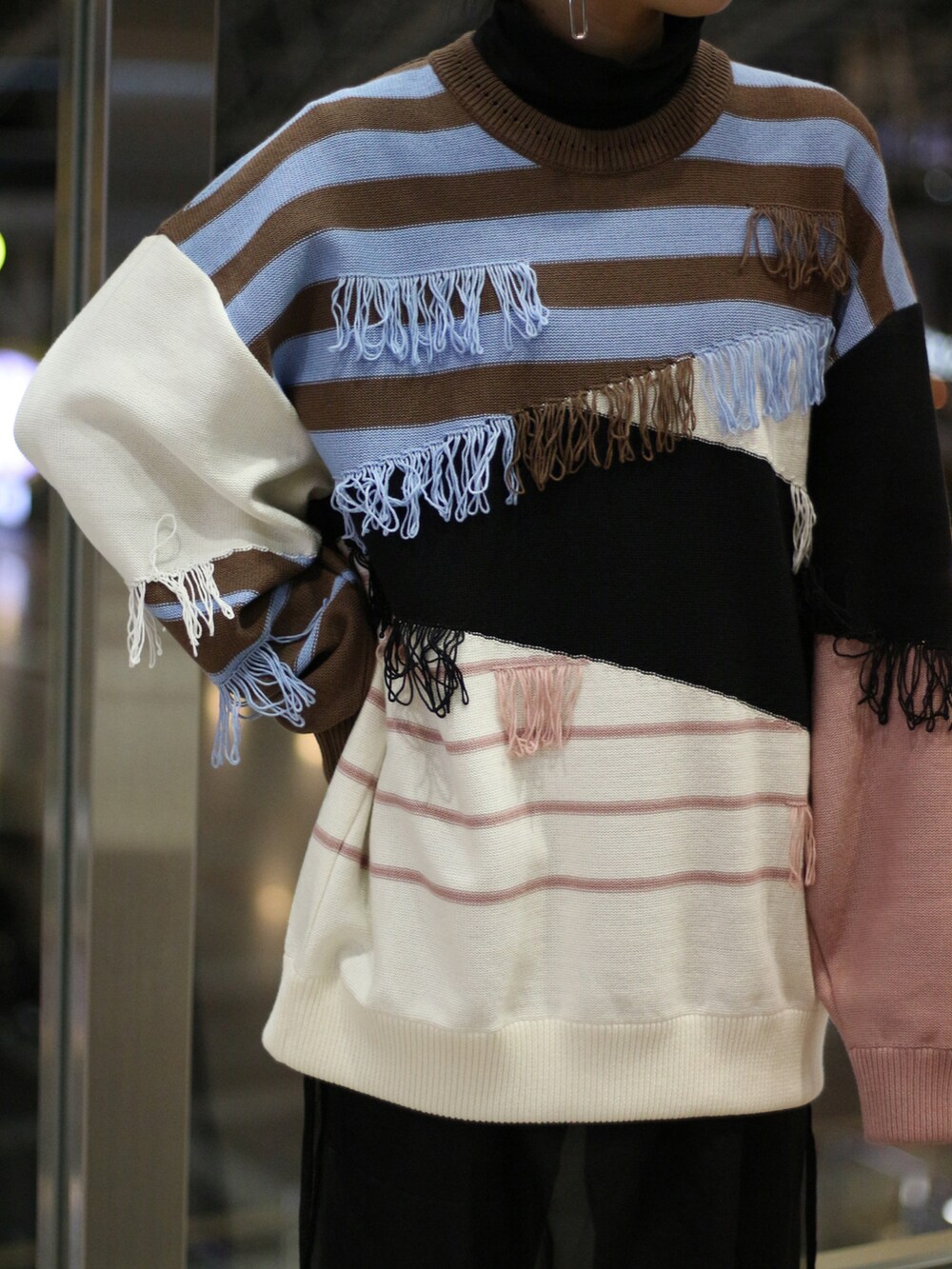 その他のニット/セーターを着用したレディースの冬コーディネートの3枚目の写真