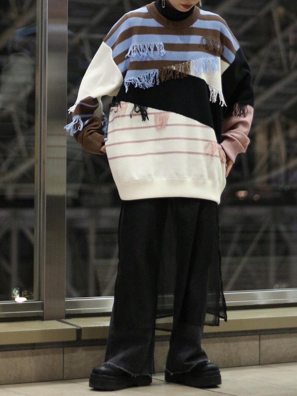 その他のニット/セーターを着用したレディースの冬コーディネートの2枚目の写真