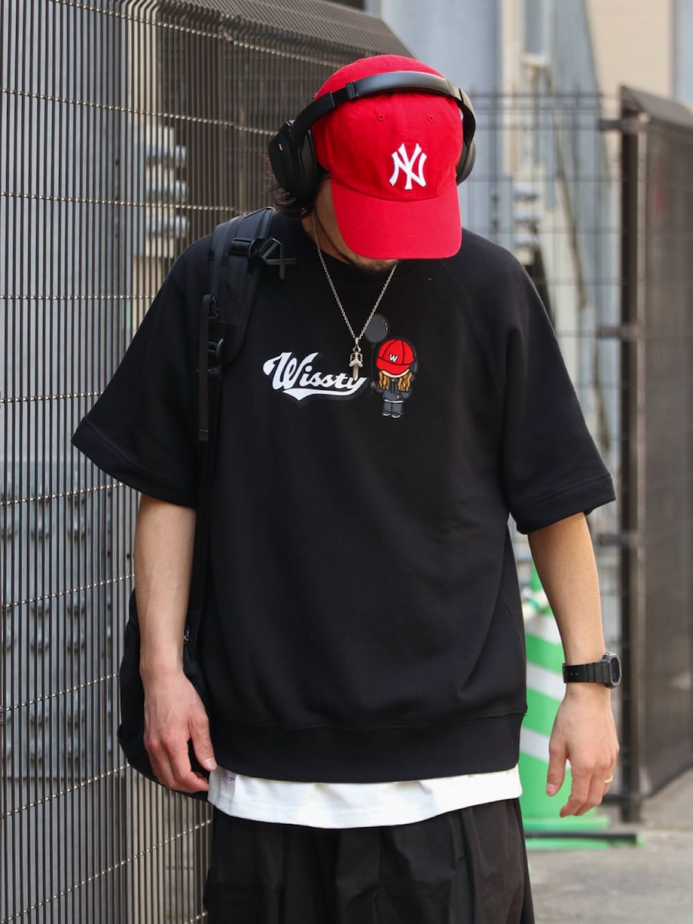 その他のTシャツ/カットソーを着用したメンズの春コーディネートの2枚目の写真