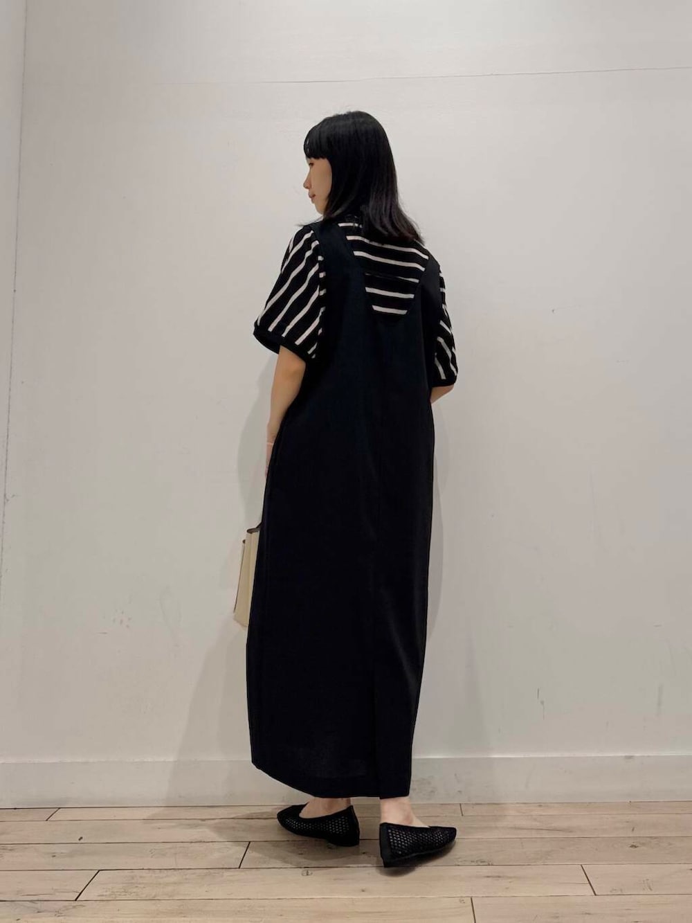 「ママコーデ、ジャンパースカート、ボーダー、RODESKO、トートバッグ、SMELLY、doors、低身長コーデ、30代、ドライタッチ、ブルベ夏、メッシュパンプス、骨格ナチュラル」|「RODE SKOのプチダブルポケットトートバッグ(トートバッグ、ホワイト系)」を使った、くどうさん(レディース・157cm)の夏コーディネートの4枚目の写真