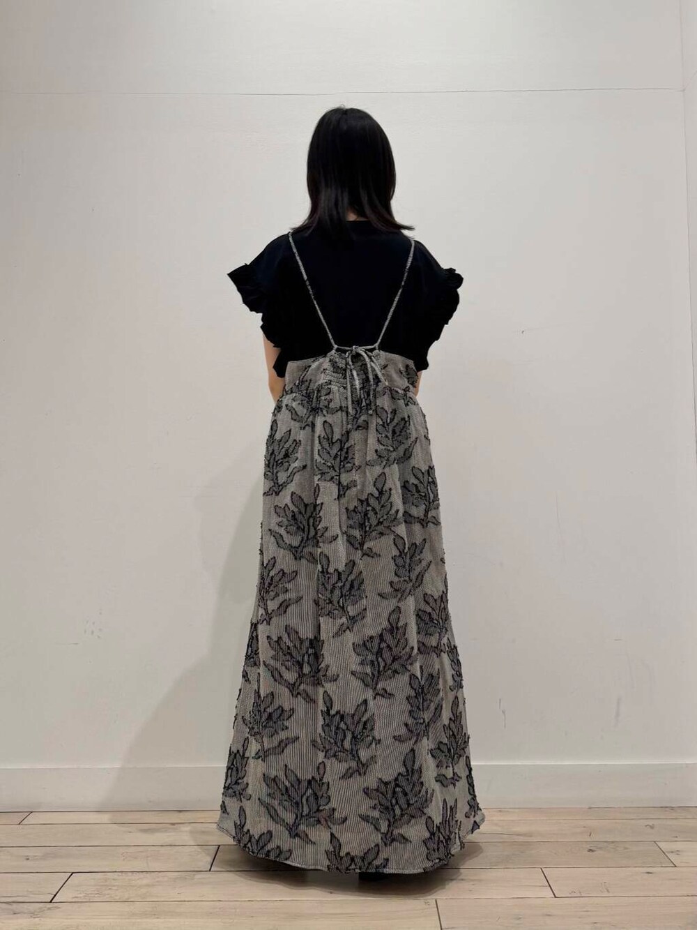 「キャミワンピース、大人カジュアル、ママコーデ、ショルダーバッグ、シンプルコーデ、RODESKO、doors、低身長コーデ、メッシュ、30代、ウォッシャブル、ブルベ夏、インドコットン、メッシュパンプス、骨格ナチュラル」｜「RODE SKOのウォッシャブルミニショルダーバッグ（ショルダーバッグ、ブラック系）」を使った、くどうさん（レディース・157cm）の春コーディネートの4枚目の写真