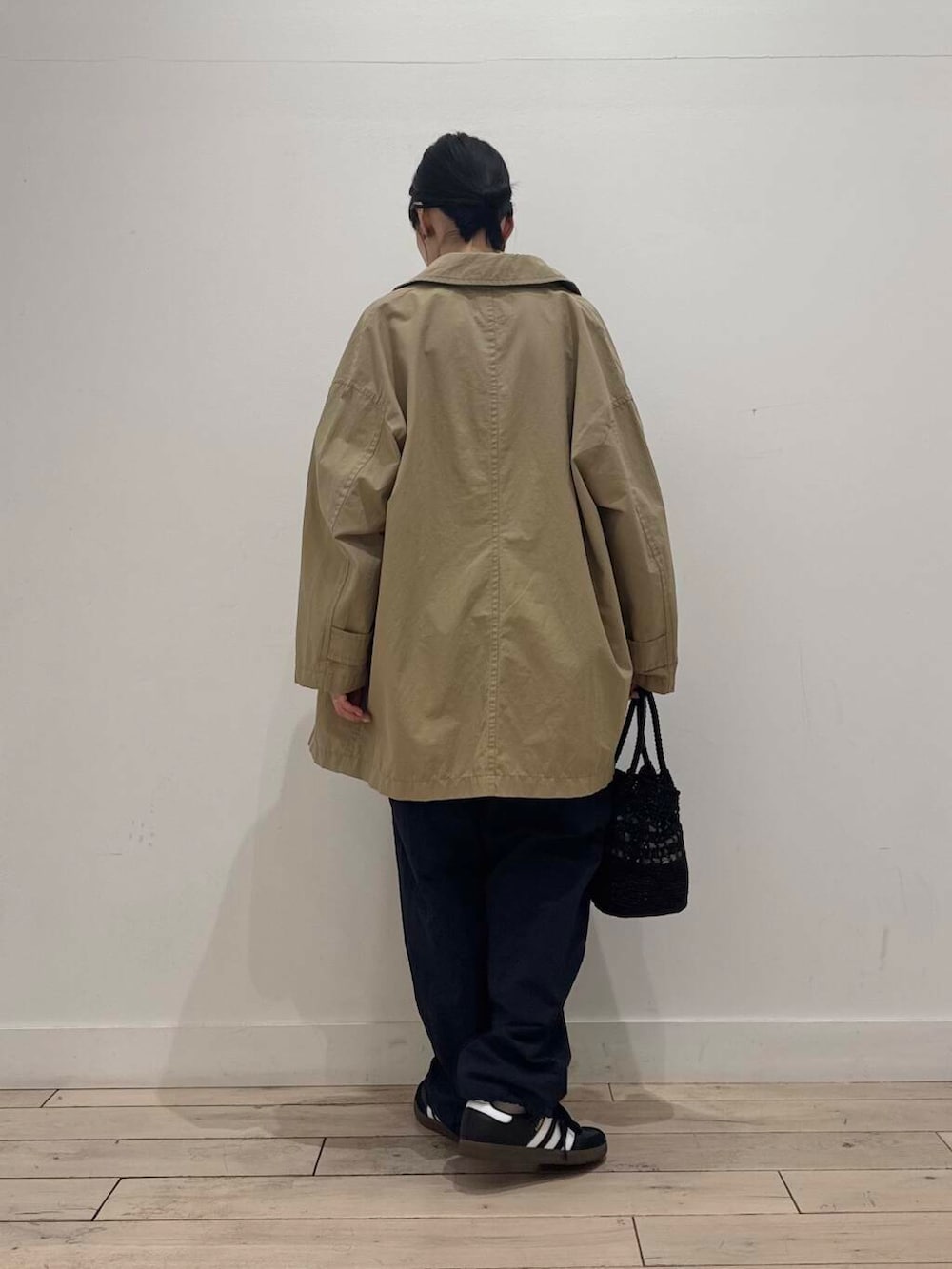 「大人カジュアル、Tシャツ、別注、ママコーデ、シンプルコーデ、RODESKO、adidas、doors、低身長コーデ、EKAL、URTECH、30代、ママファッション、メンズ、ブルベ夏」｜「FORK&SPOONのFORK&SPOON　バルカラーライトコート（ステンカラーコート、ベージュ系）」を使った、くどうさん（レディース・157cm）の春コーディネートの6枚目の写真