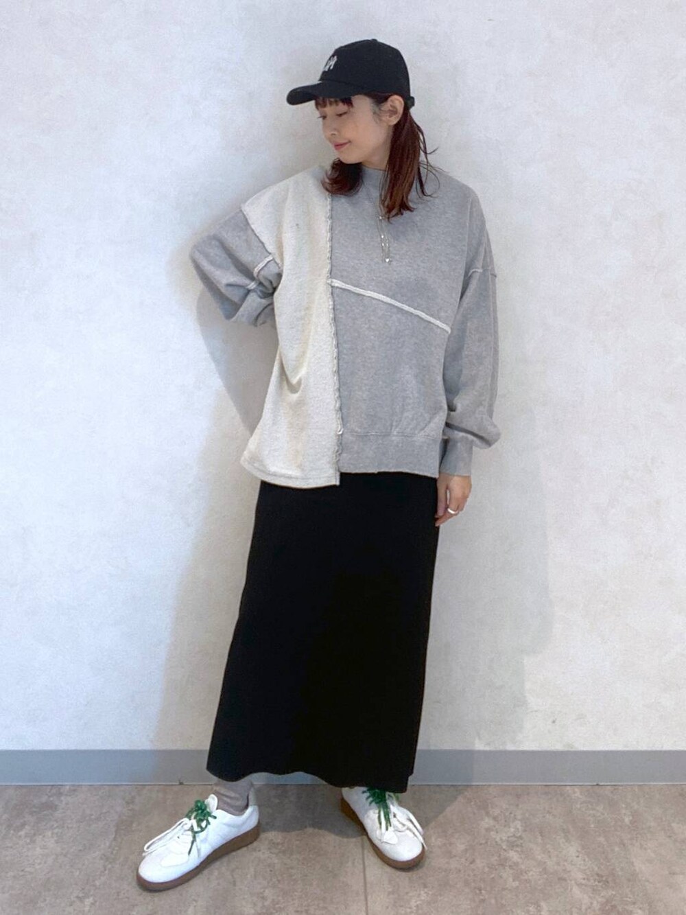 「着痩せ、大人カジュアル、体型カバー、ラフ、女子ウケ、大人女子カジュアル_LOWRYS FARM、骨格ストレート、カジュアル、パンツ、スカート、着痩せ・細見え」|「LOWRYS FARMのカットリブタイトスカート 103920(スカート、ブラック系)」を使った、ayamaruさん(レディース・158cm)の冬コーディネートの2枚目の写真