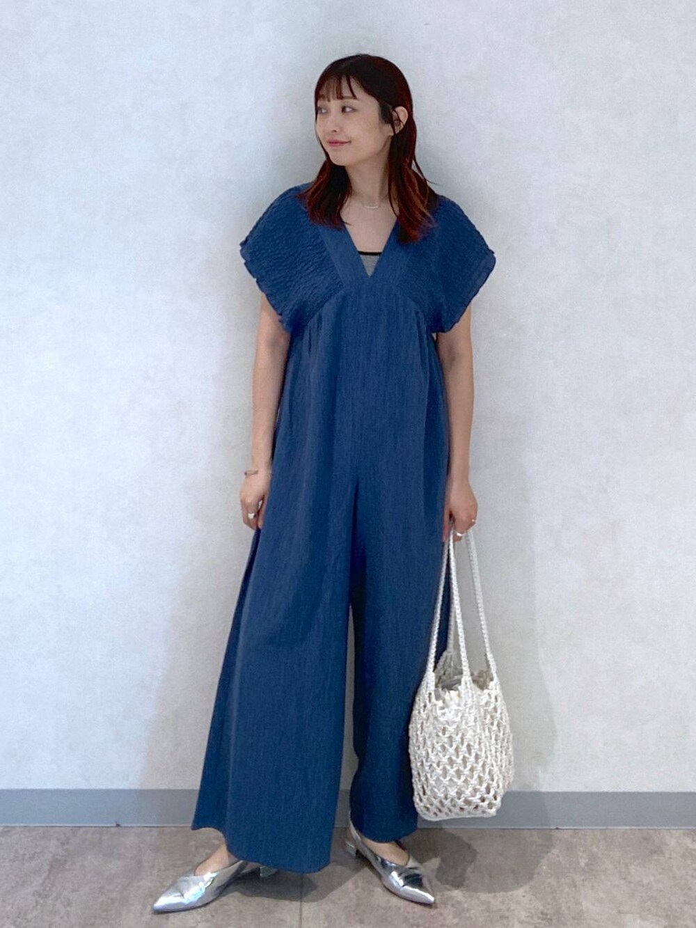 「体型カバー、ラフ、女子ウケ、大人女子カジュアル_LOWRYS FARM、骨格ストレート、着痩せ、カジュアル、パンツ、スカート、着痩せ・細見え、大人カジュアル」｜「LOWRYS FARMのスタイルＵＰクロスカップキャミ　100757（Tシャツ/カットソー、その他）」を使った、ayamaruさん（レディース・158cm）の春コーディネートの2枚目の写真