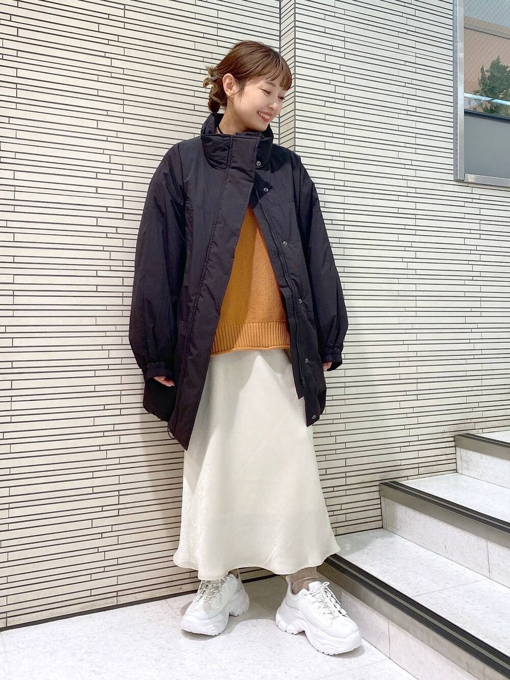 「体型カバー、ラフ、女子ウケ、着痩せ・細見え、着痩せ、アウター、骨格ストレート」|「LOWRYS FARMのモンスターコート 906748(ダウンジャケット/コート、ブラック系)」を使った、ayamaruさん(レディース・158cm)の秋コーディネートの2枚目の写真