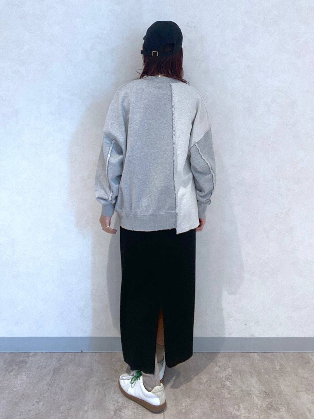 「着痩せ、大人カジュアル、体型カバー、ラフ、女子ウケ、大人女子カジュアル_LOWRYS FARM、骨格ストレート、カジュアル、パンツ、スカート、着痩せ・細見え」|「LOWRYS FARMのカットリブタイトスカート 103920(スカート、ブラック系)」を使った、ayamaruさん(レディース・158cm)の冬コーディネートの4枚目の写真