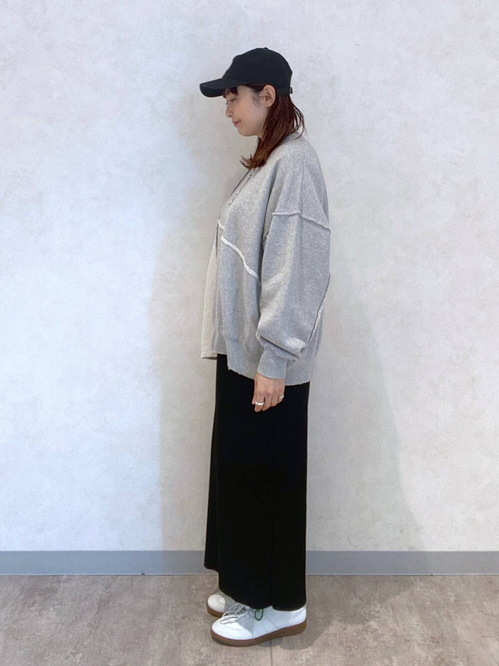「着痩せ、大人カジュアル、体型カバー、ラフ、女子ウケ、大人女子カジュアル_LOWRYS FARM、骨格ストレート、カジュアル、パンツ、スカート、着痩せ・細見え」|「LOWRYS FARMのカットリブタイトスカート 103920(スカート、ブラック系)」を使った、ayamaruさん(レディース・158cm)の冬コーディネートの3枚目の写真