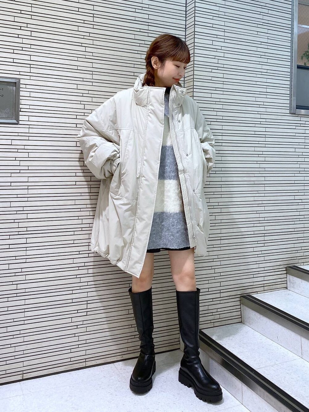 「着痩せ・細見え、アウター、ブーツ、体型カバー、ラフ、女子ウケ、着痩せ」｜「LOWRYS FARMのモンスターコート　906748（ダウンジャケット/コート、ホワイト系）」を使った、ayamaruさん（レディース・158cm）の秋コーディネートの2枚目の写真