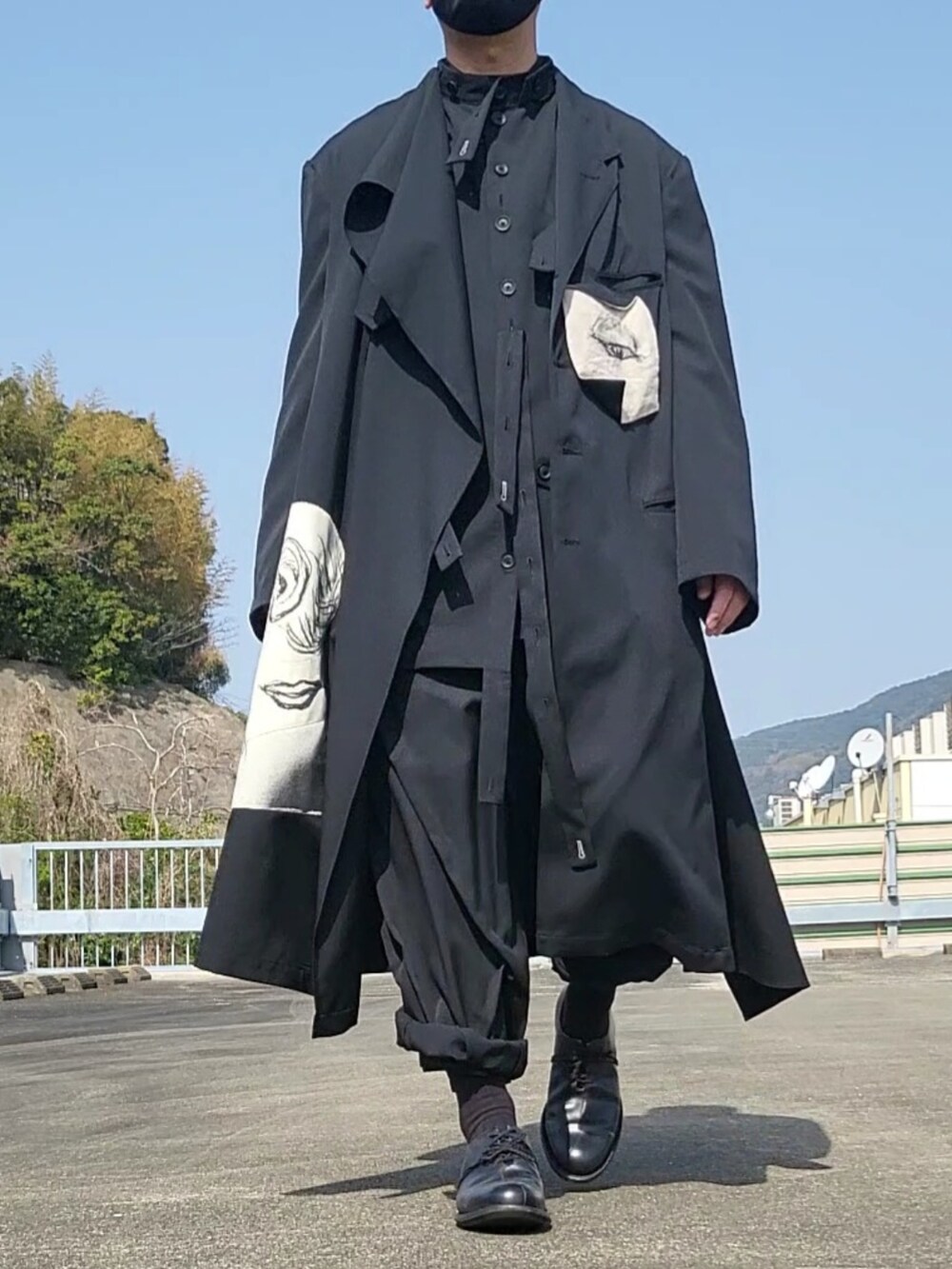 「ヨウジヤマモトプールオム」｜「Yohji Yamamoto POUR HOMMEのアイテム（テーラードジャケット、ブラック系）」を使った、ryoさん（メンズ・172cm）の春コーディネートの2枚目の写真