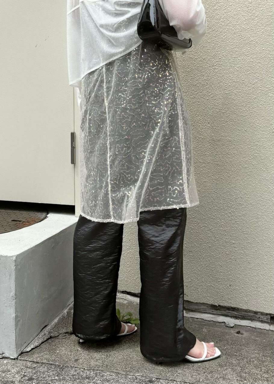 「154㎝、ワンピース、シアー、スパンコール、カーゴ、レイヤードコーデ、ホワイト、長袖、シャツ、ブラック、パンツ、ワイド、サンダル、ヒール、ストラップ」｜「Juzeのストラップヒールサンダル（サンダル、ホワイト系）」を使った、MAIさん（レディース・154cm）の夏コーディネートの5枚目の写真