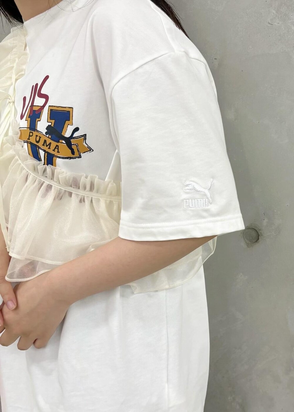 「154㎝、新作、お出かけ、24SS、PUMA、ハンドバッグ、オレンジ、Tシャツ、半袖、レース、フリル、プリント、ブラック、スカート、ロング」｜「Juzeのクローズトゥサンダル（サンダル、イエロー系）」を使った、MAIさん（レディース・154cm）の春コーディネートの6枚目の写真