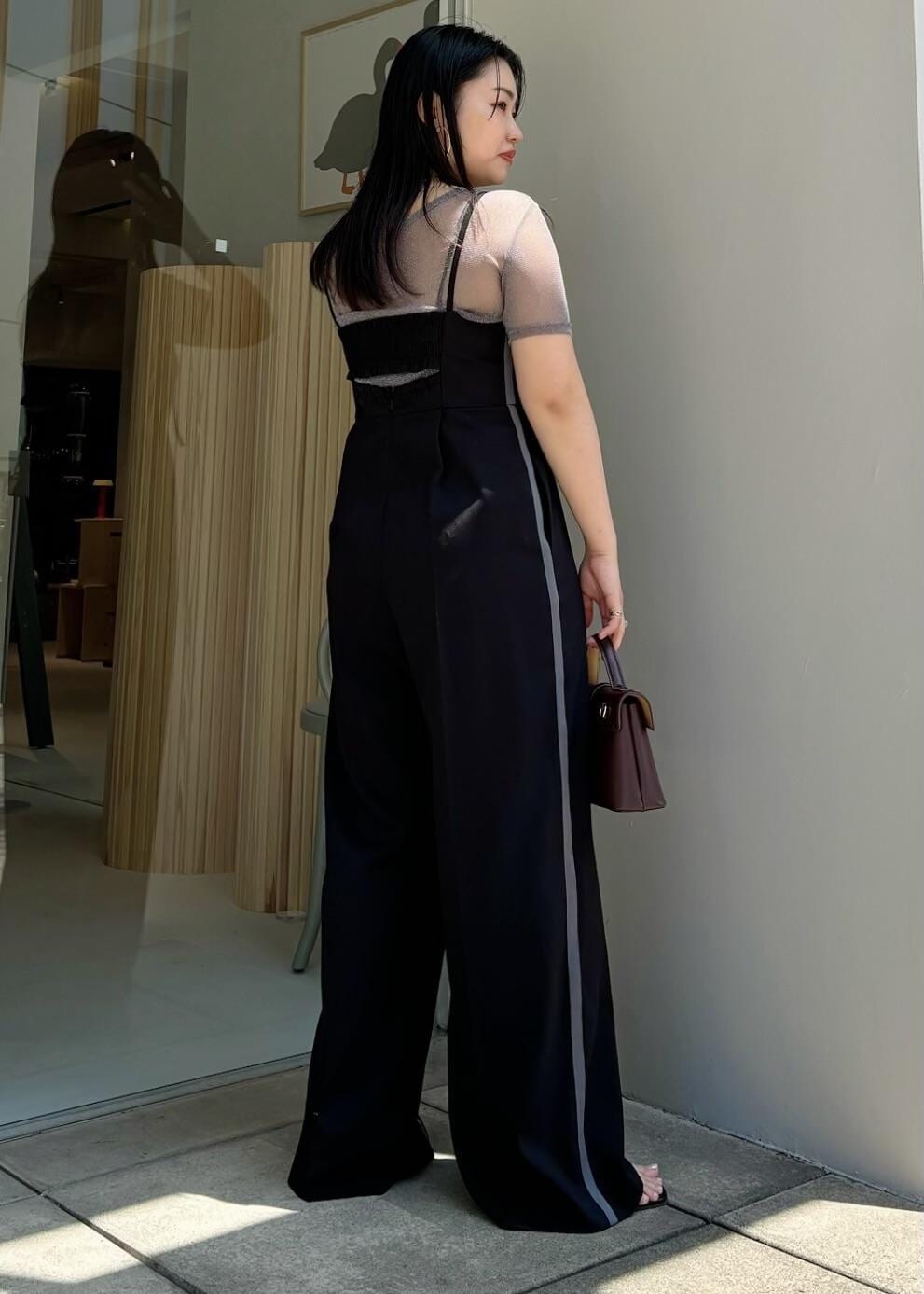 「154㎝、ブラウン、ハンドバッグ、ミニ、ブラック、グレー、カットソー、クルーネック、オールインワン、VIS、WEB限定、低身長、骨格ストレート、イエベ、ブルベ」｜「VISの【洗える】シアーラメレイヤードTシャツ（Tシャツ/カットソー、グレー系）」を使った、MAIさん（レディース・154cm）の夏コーディネートの4枚目の写真
