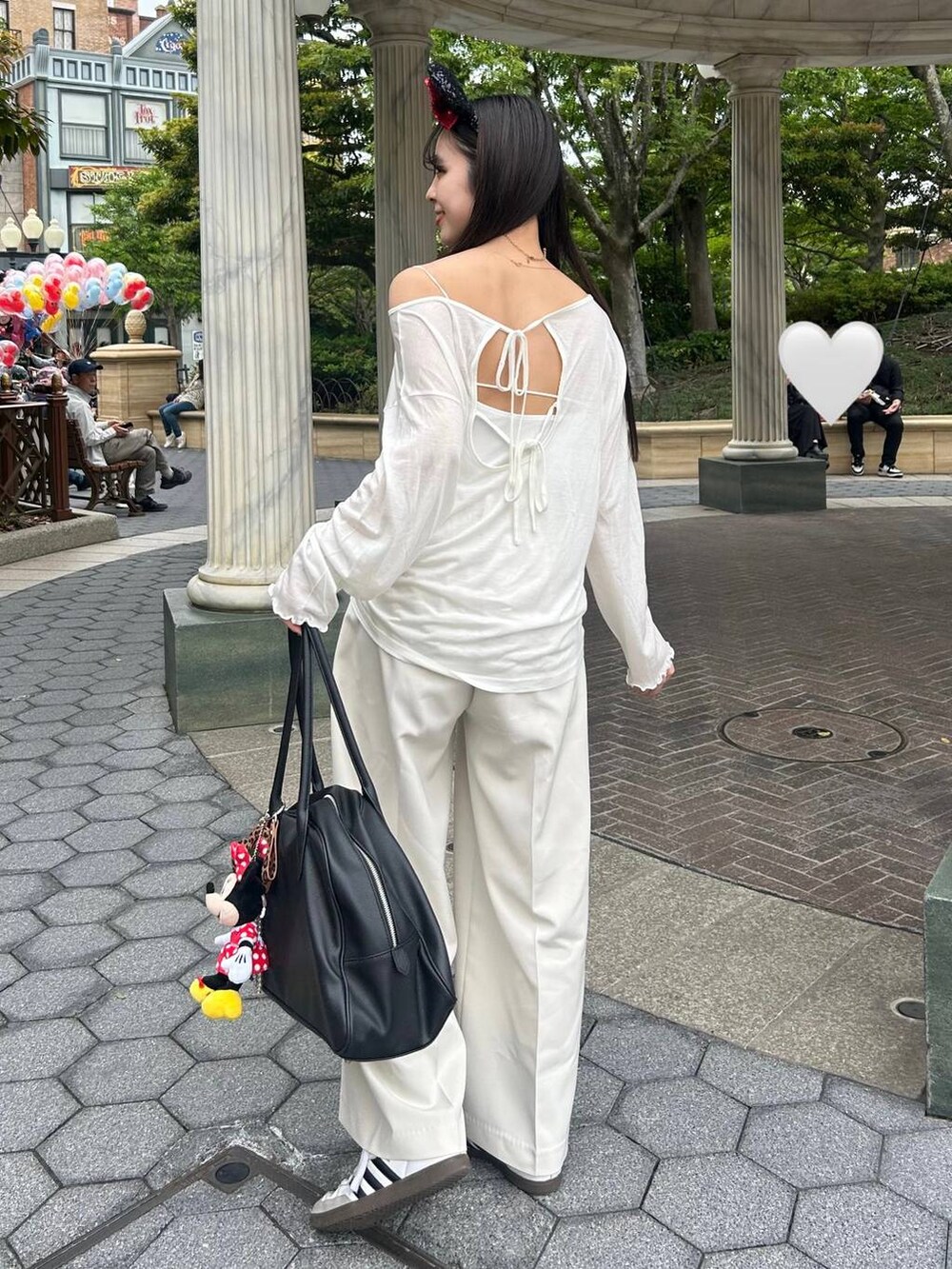 「ローリーズスタイル_LOWRYS FARM、LOWRYS FARM、eL、JEANASIS、バッグ、インナー、カップ付きインナー、ネックレス」｜「LOWRYS FARMのステンレスフープチョーカー 127295（チョーカー、ゴールド系）」を使った、tsukemonoemiさん（レディース・160cm）の夏コーディネートの3枚目の写真