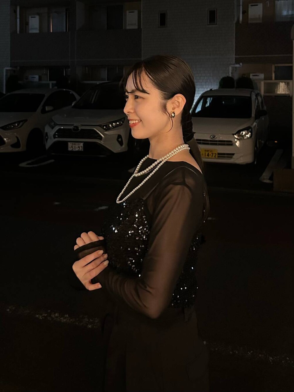 「結婚式2次会、きれいめ、骨格ストレート」｜「A part byのスパンコールキャミチュニック（キャミソール、ブラック系）」を使った、tsukemonoemiさん（レディース・160cm）の春コーディネートの2枚目の写真