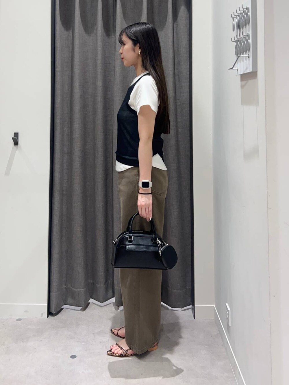 「ローリーズスタイル_LOWRYS FARM、LOWRYS FARM、デニムパンツ、骨格ストレート、きれいめカジュアル、夏コーデ」｜「LOWRYS FARMのカラーデニムパンツ 452481（デニムパンツ、ブラウン系）」を使った、tsukemonoemiさん（レディース・160cm）の夏コーディネートの3枚目の写真