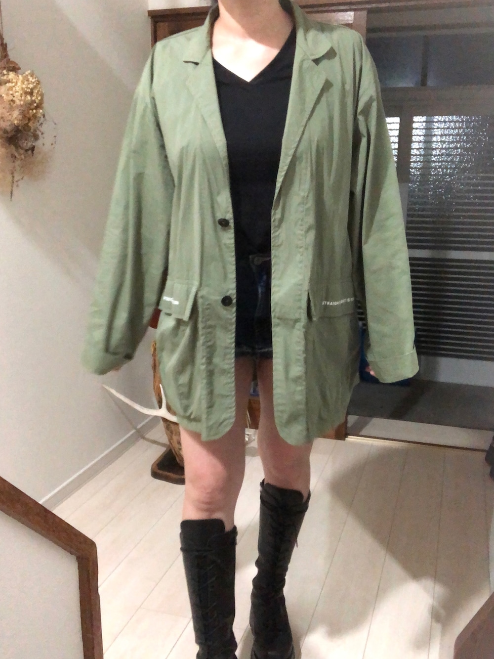 「成長期、上野伸平、撮影後は床をしっかりアルコール消毒、tbpr、成長痛、成長中、膝痛い」｜「TIGHTBOOTH PRODUCTIONのアイテム（ミリタリージャケット、グリーン系）」を使った、ほたてさん（骨格ナチュラル・レディース・161cm）の秋コーディネートの2枚目の写真