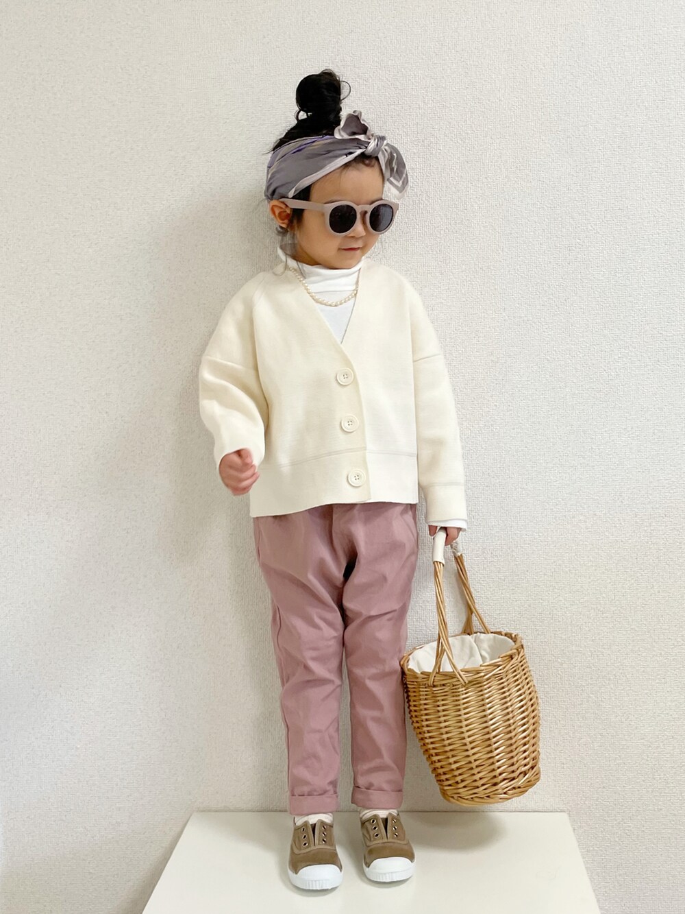 「古着MIX、かごバッグ、スカーフ、スリッポン、カーディガン、プチプラ、UNIQLO、カラーパンツ、タートルネック、春コーデ、春ニット、パステル映える春」｜「BEAUTY&YOUTH UNITED ARROWSのアイテム（ファッション雑貨、パープル系）」を使った、asairo 𓇼 さん（キッズ・100cm）の春コーディネートの3枚目の写真
