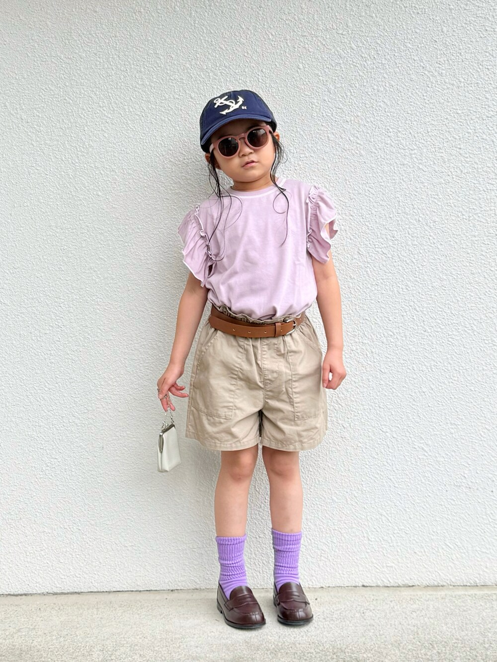 「きれいめカジュアル、Tシャツ、サングラス、古着MIX、シンプルコーデ、休日スタイル、パステルカラー、カジュアルコーデ、プチプラ、淡色コーデ、デートコーデ、ショートパンツ、お出かけコーデ、キャップ、夏コーデ」|「WynkenのWynken / イカリ柄キャップ(ハット、ブルー系)」を使った、asairo 𓇼 さん(キッズ・110cm)の春コーディネートの2枚目の写真