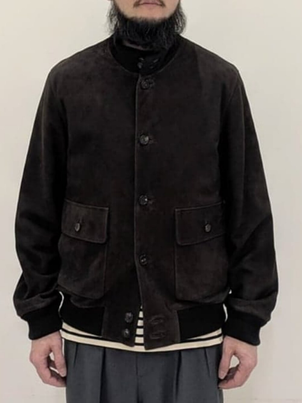 その他のTシャツ/カットソーを着用したメンズの春コーディネートの2枚目の写真