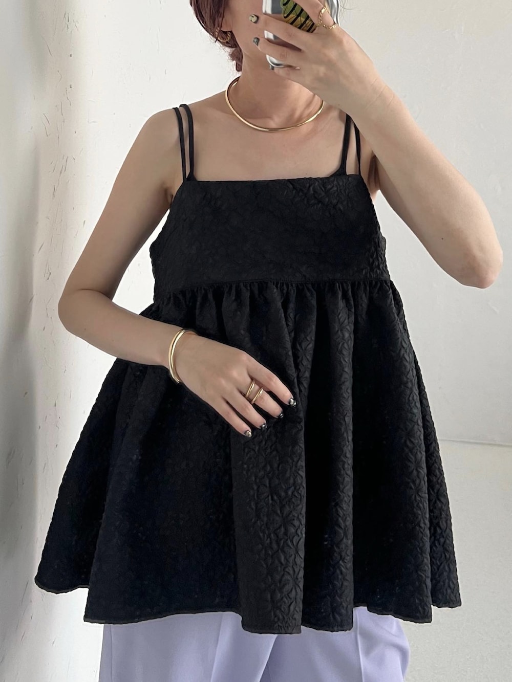 「夏ファッション、大人女子、きれいめコーディネート、カジュアルガーリー、大人ガーリー、大人かわいい、ぺプラムトップス、ぺプラム、カラーパンツ、ラベンダー、ビスチェ、キャミソール、スラックスパンツ、プチプラ、プチプラコーデ」｜「Bonjour Saganのジャガードキャミブラウス（キャミソール、ブラック系）」を使った、Creamさん（骨格ウェーブ・レディース・158cm）の夏コーディネートの3枚目の写真