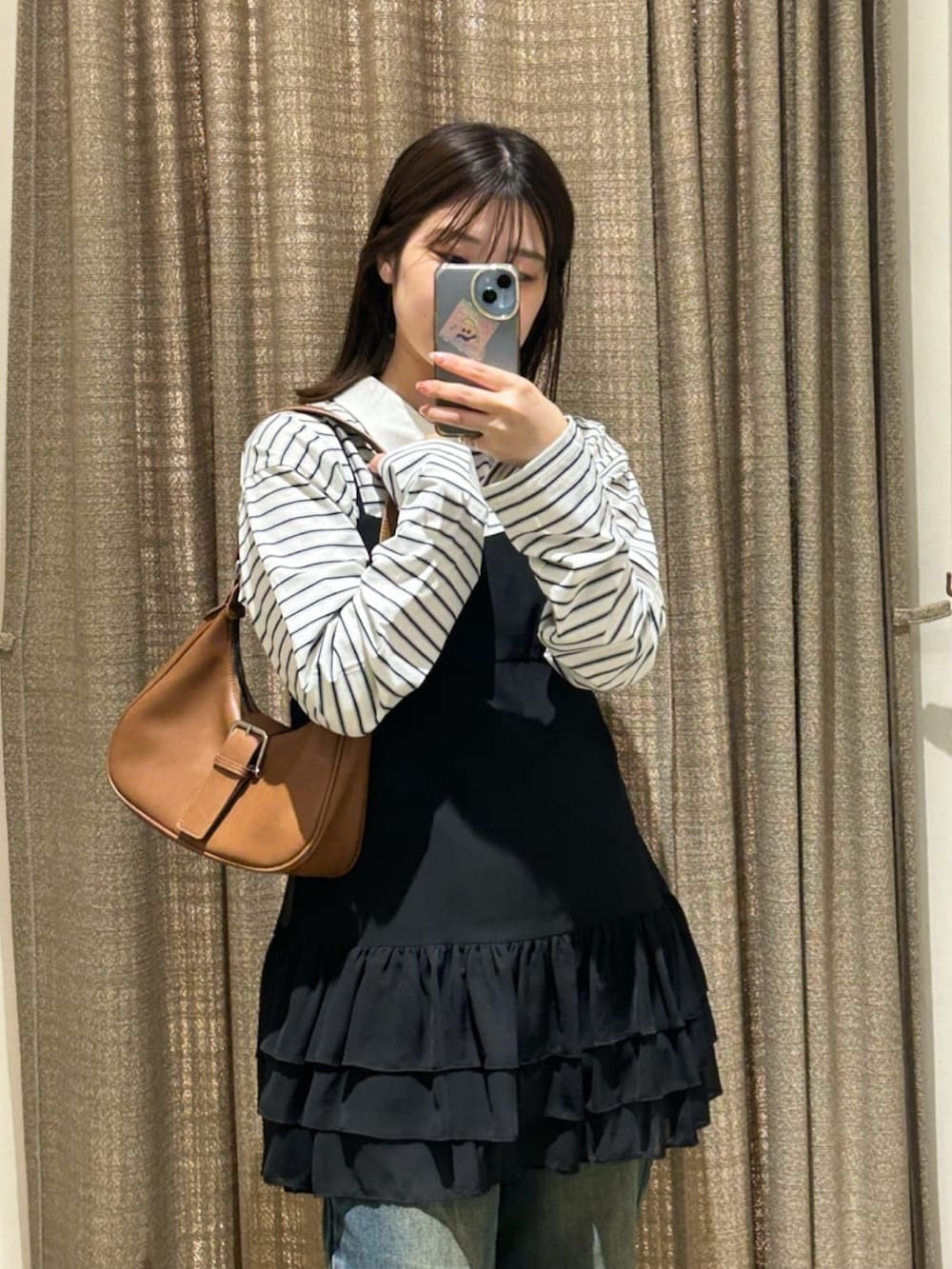 「パンツコーデ、アルシーヴ(archives)、アルシーヴ、archives、ボーダー、チュニック、キャミワンピ、ミニキャミワンピ、レイヤードスタイル、カジュアル、カジュアルコーデ」｜「archivesの【25ss】バッグルホーボーバッグ（ショルダーバッグ、イエロー系）」を使った、archivesさん（骨格ストレート・レディース・160cm）の春コーディネートの2枚目の写真