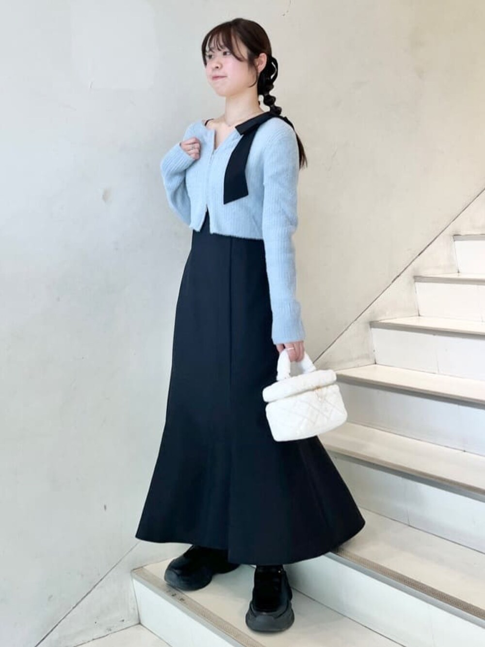 「オトナ女子、おでかけコーデ、休日スタイル、オトナカワイイ、ジップニット、フェザーニット、ワンピース、レイヤードスタイル、冬コーデ、キルティング、マイベストコーデ2024、アルシーヴ(archives)、archivesワンピース」｜「archivesのフェザーＷジップリブニット（ニット/セーター、ブルー系）」を使った、archivesさん（レディース・162cm）の冬コーディネートの2枚目の写真