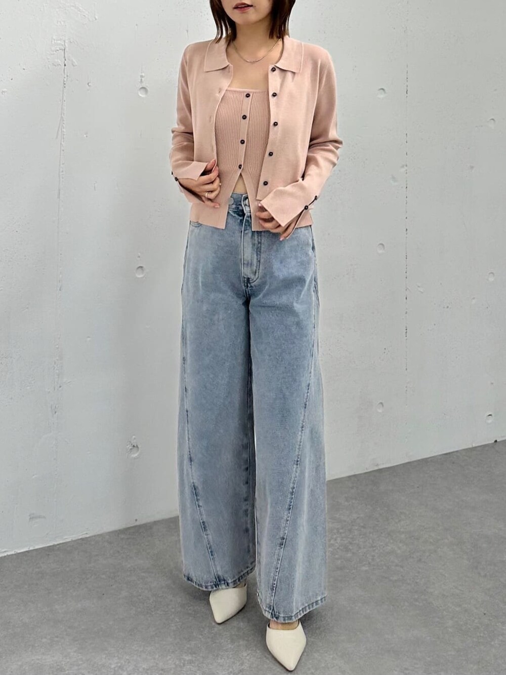 「春めき満開コーデ、アルシーヴ(archives)、アルシーヴ、archives、春服コーデ、お花見コーデ、カラーコーデ、春色、パンツコーデ、春服みてみて、パンツスタイル、アンサンブル、ピンク、春ニット」｜「archivesの麻タッチポロニットアンサンブル（アンサンブル、ピンク系）」を使った、archivesさん（骨格ウェーブ・レディース・157cm）の春コーディネートの2枚目の写真