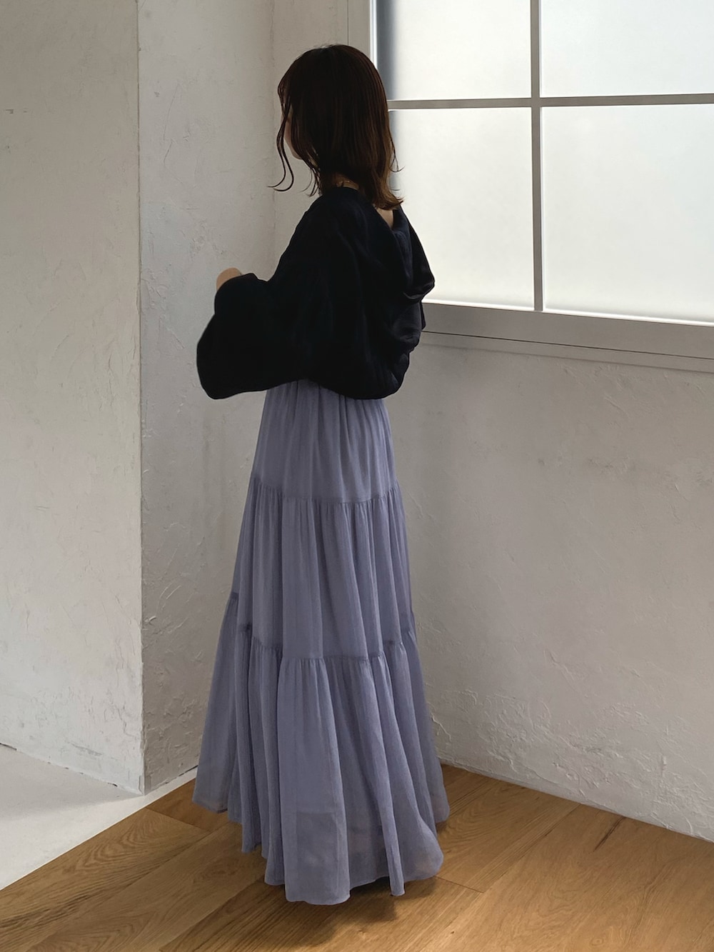 「お出かけコーデ日記、シンプルコーデ、休日コーデ、今日のコーデ、サンダルコーデ、低身長女子、ショート丈トップス、低身長、シアー、ロングスカート、スポサン、パーカー、シアートップス、アルシーヴ(archives)、archives」｜「archivesのシアーショートフーディ（その他アウター、ブラック系）」を使った、archivesさん（レディース・150cm）の春コーディネートの2枚目の写真