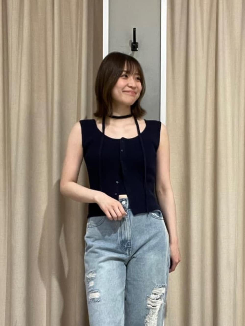 「アルシーヴ(archives)、アルシーヴ、archives、アンサンブル、タンクトップ、レースアップシューズ、ダメージデニムパンツ、夏ルックで気分アップ、デニム、ootd」｜「archivesのスカラップニットタンクアンサンブル（アンサンブル、ブルー系）」を使った、archivesさん（骨格ストレート・レディース・161cm）の夏コーディネートの3枚目の写真