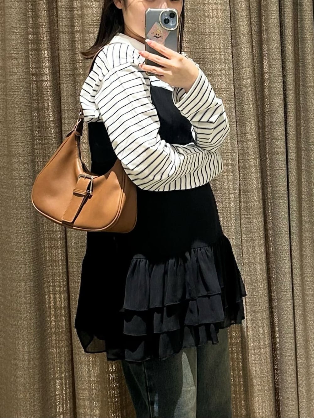 「パンツコーデ、アルシーヴ(archives)、アルシーヴ、archives、ボーダー、チュニック、キャミワンピ、ミニキャミワンピ、レイヤードスタイル、カジュアル、カジュアルコーデ」｜「archivesの【25ss】バッグルホーボーバッグ（ショルダーバッグ、イエロー系）」を使った、archivesさん（骨格ストレート・レディース・160cm）の春コーディネートの3枚目の写真