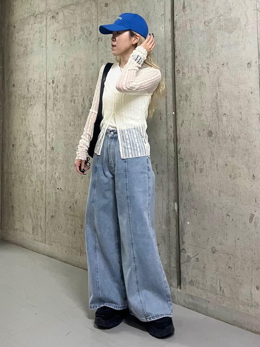 「アルシーヴ(archives)、archives、アルシーヴ、春めき満開コーデ、オトナカジュアル、大人女子、デニム、パンツスタイル、レース、レーストップス、レーストップス×デニム、アンサンブル、春コーデ、春、ワイドデニム」｜「archivesのカットレースミドルＣＤアメスリタンクＳＥＴ（アンサンブル、ホワイト系）」を使った、archivesさん（骨格ウェーブ・レディース・153cm）の春コーディネートの2枚目の写真