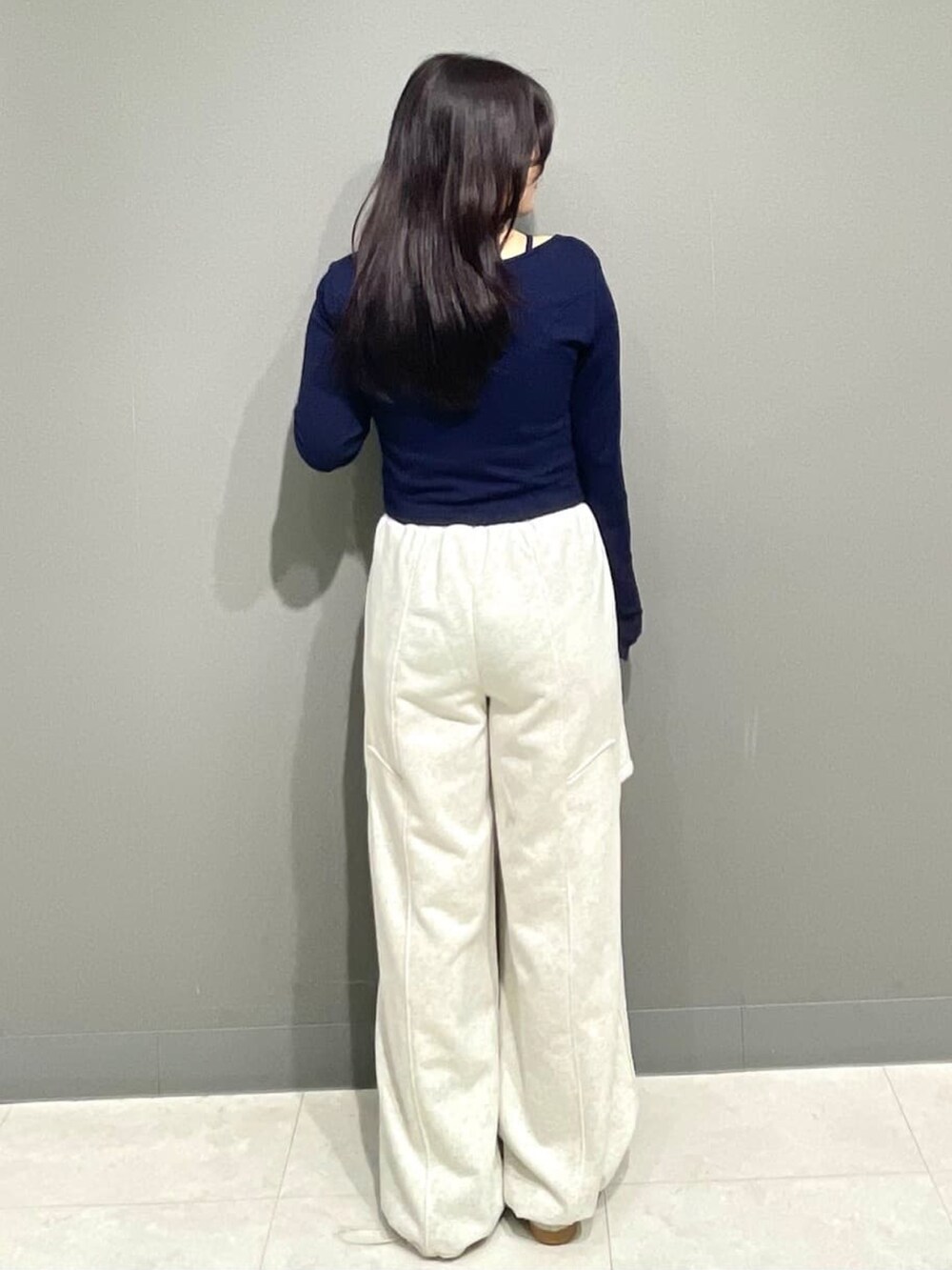 「アルシーヴ(archives)、アルシーヴ、archives、スウェット、スウェットパンツ、パンツスタイル、韓国っぽ、花柄、デザイントップス、セットアイテム、アメスリ、カジュアル、春コーデ」｜「archivesの花柄アメスリカットアンサンブル（アンサンブル、ブルー系）」を使った、archivesさん（骨格ストレート・レディース・155cm）の春コーディネートの2枚目の写真