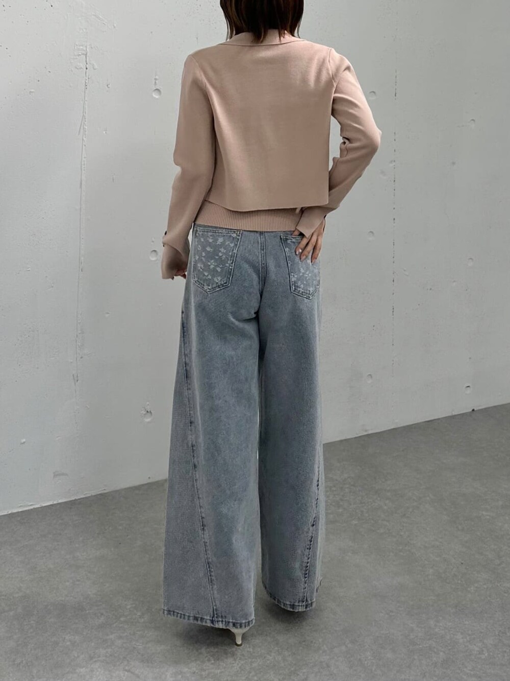 「春めき満開コーデ、アルシーヴ(archives)、アルシーヴ、archives、春服コーデ、お花見コーデ、カラーコーデ、春色、パンツコーデ、春服みてみて、パンツスタイル、アンサンブル、ピンク、春ニット」｜「archivesの麻タッチポロニットアンサンブル（アンサンブル、ピンク系）」を使った、archivesさん（骨格ウェーブ・レディース・157cm）の春コーディネートの3枚目の写真