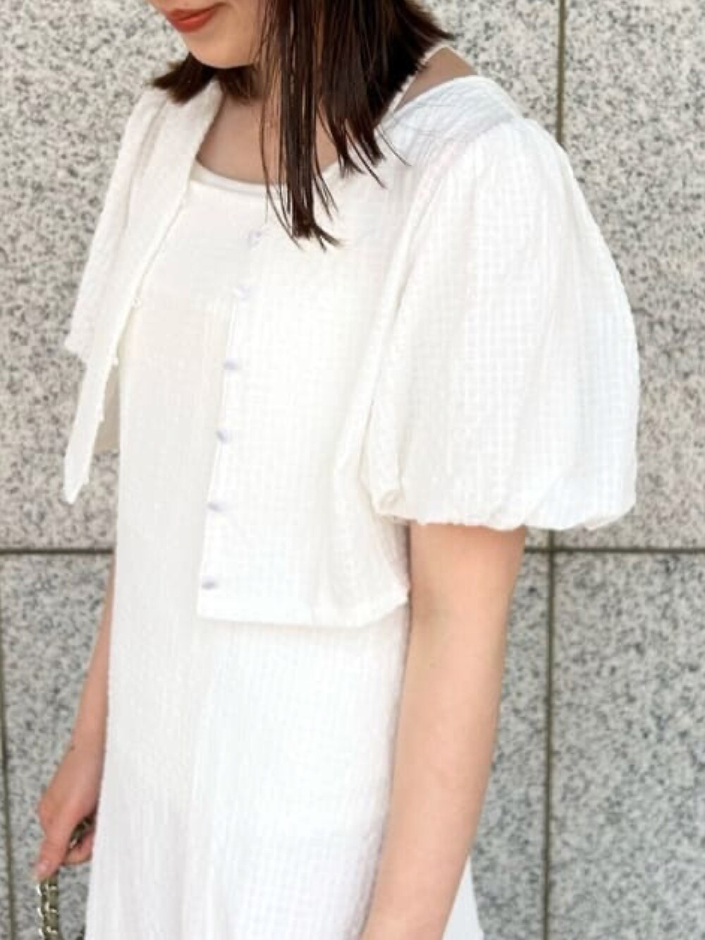 「夏コーデ、リラックススタイル、春夏コーデ、今日のコーデ、お出かけコーデ、着回しコーデ、ワントーンコーデ、ワンピース、キャミワンピ、麦わら帽子、ママコーデ、白ワンピース、ワンピーススタイル、アルシーヴ(archives)、archives」｜「archivesの手編みペーパーハット（ハット、ホワイト系）」を使った、archivesさん（レディース・161cm）の夏コーディネートの3枚目の写真