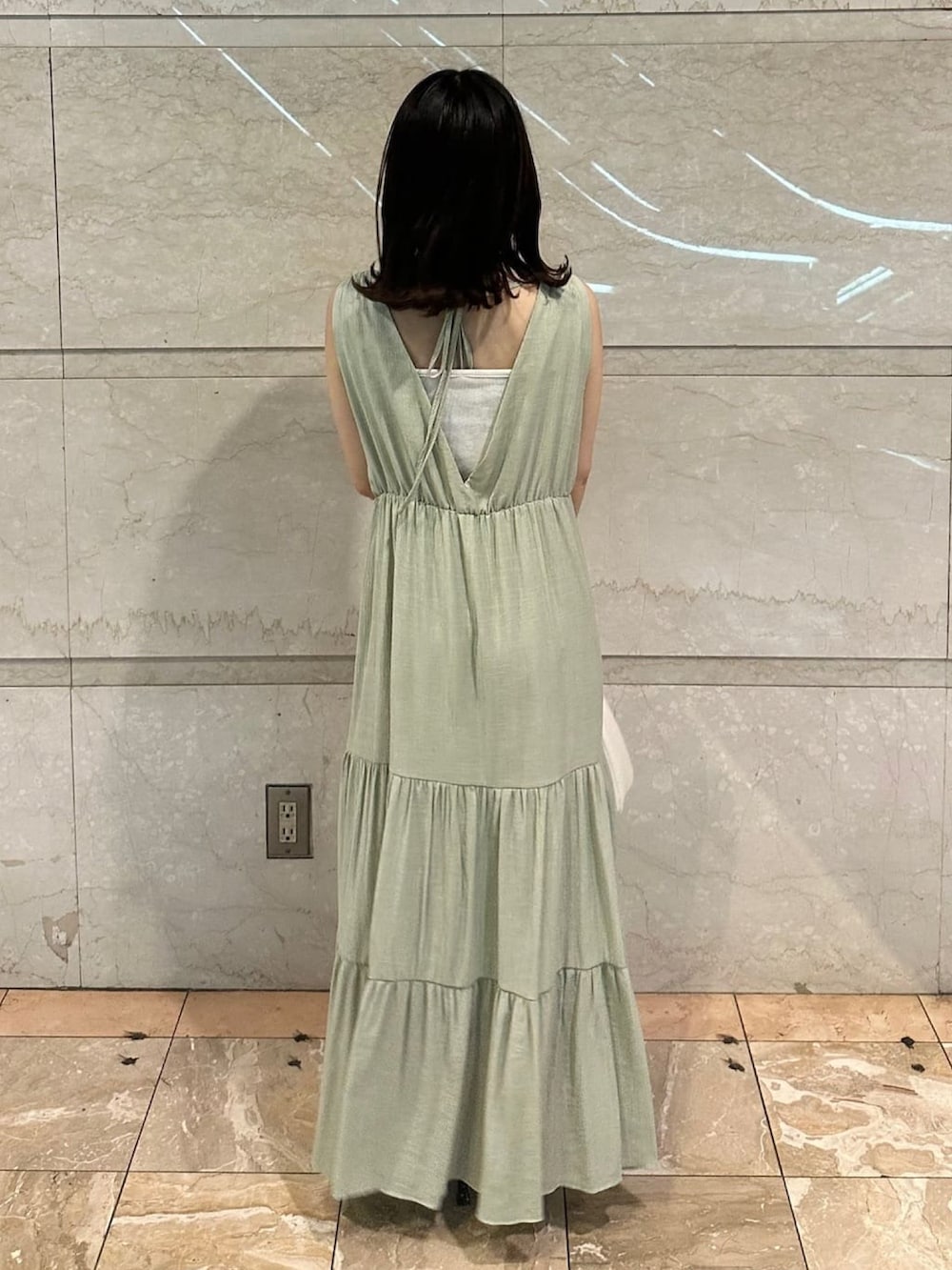 「アルシーヴ(archives)、アルシーヴ、archives、archivesワンピース、夏コーデ、夏、ノースリーブ、ノースリーブワンピース、グリーンコーデ、グリーン、夏服」｜「archivesの’アソート２ｗａｙカシュクールノースリワンピース’（ワンピース、グリーン系）」を使った、archivesさん（骨格ウェーブ・レディース・150cm）の春コーディネートの2枚目の写真