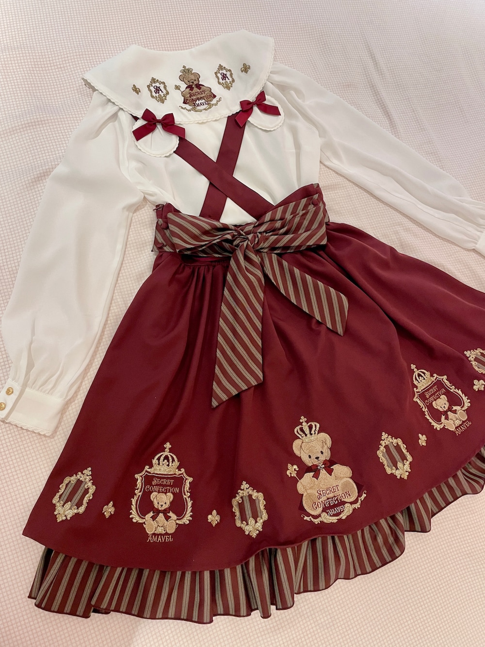 「Amavelのアイテム（シャツ/ブラウス、ホワイト系）」を使った、六さん（レディース・165cm）の冬コーディネートの5枚目の写真