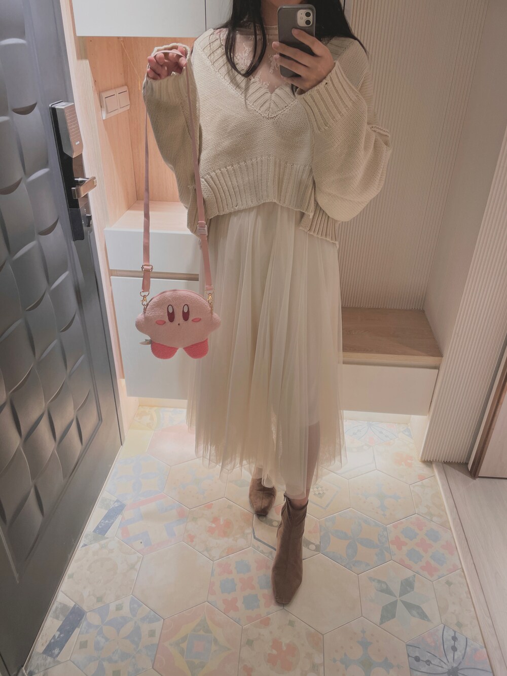 「GRLのアイテム（スカート、ホワイト系）」を使った、六さん（レディース・165cm）の秋コーディネートの2枚目の写真