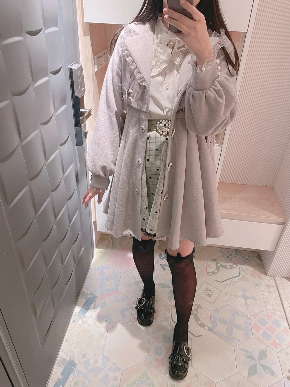 「夢展望のアイテム（シューズ、ブラック系）」を使った、六さん（レディース・165cm）の冬コーディネートの2枚目の写真