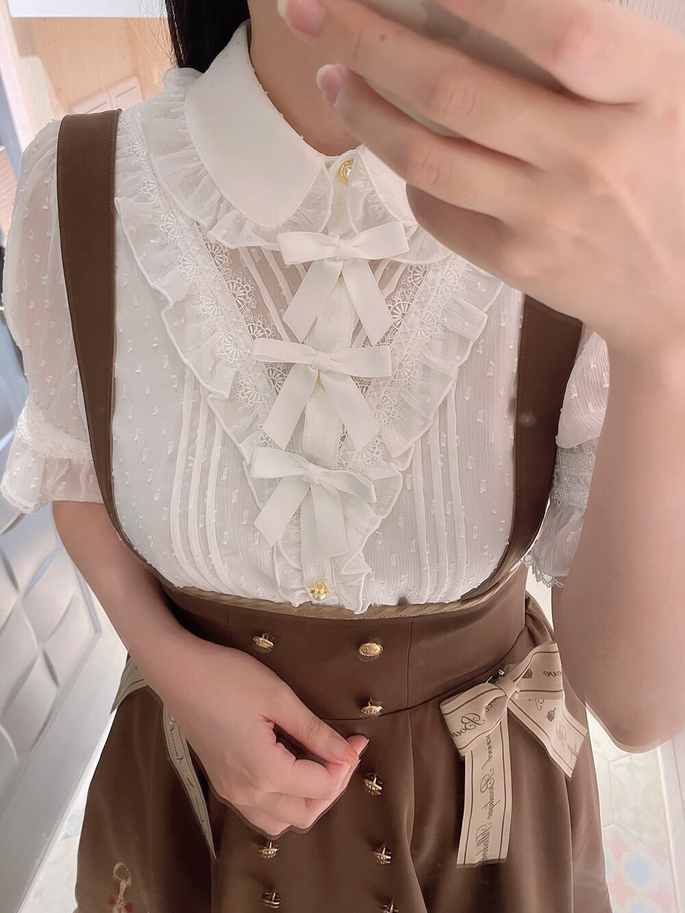 「Amavelのアイテム（シャツ/ブラウス、ホワイト系）」を使った、六さん（レディース・165cm）の夏コーディネートの5枚目の写真