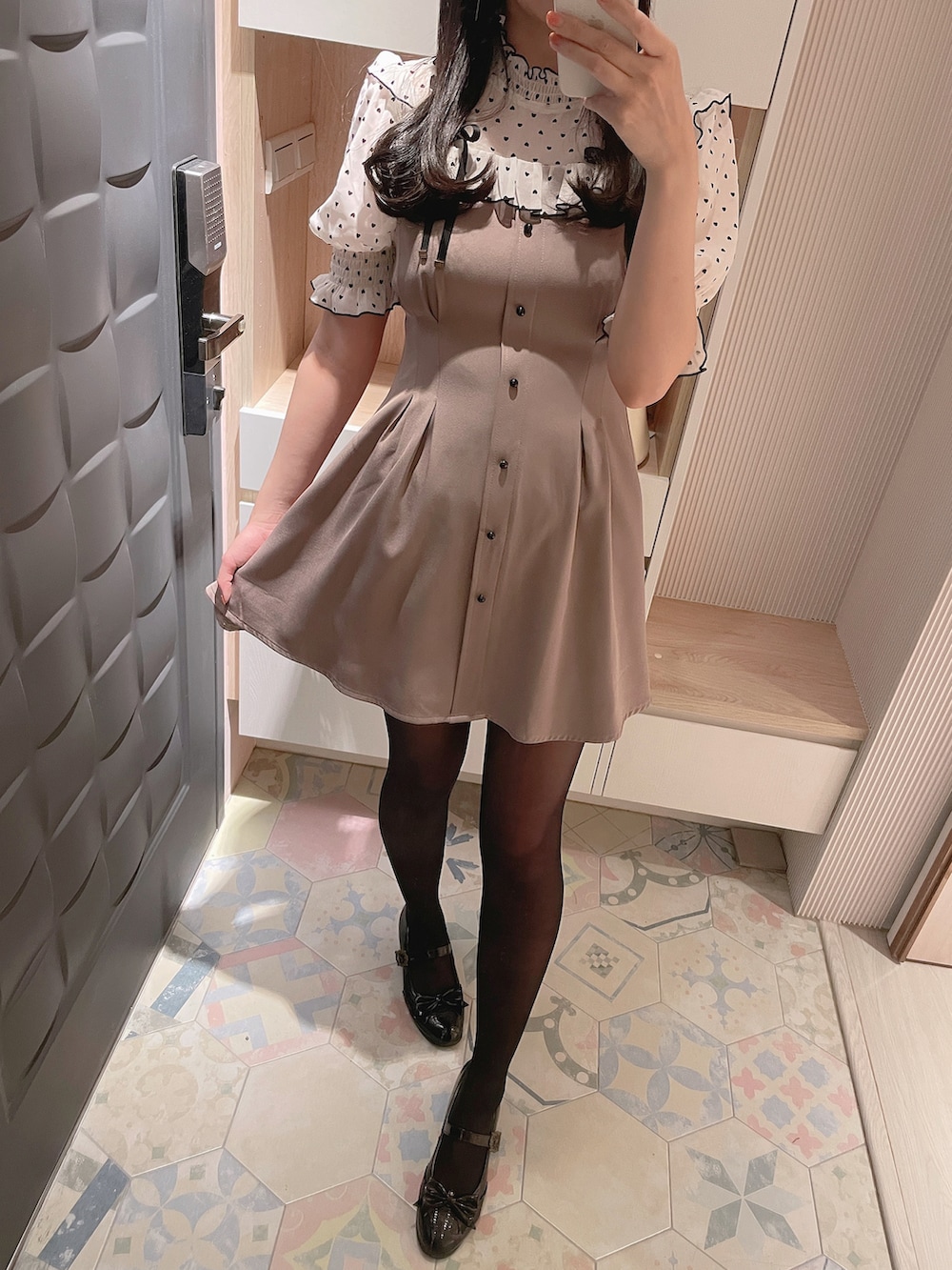 「ROJITAのアイテム（チュニック、ピンク系）」を使った、六さん（レディース・165cm）の春コーディネートの2枚目の写真