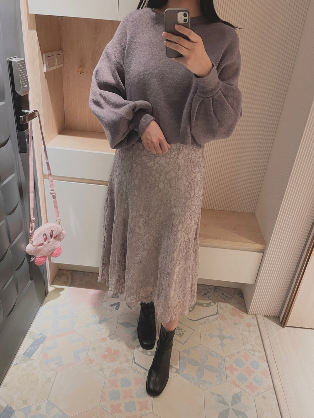 「GRLのアイテム（スカート、ホワイト系）」を使った、六さん（レディース・165cm）の秋コーディネートの4枚目の写真