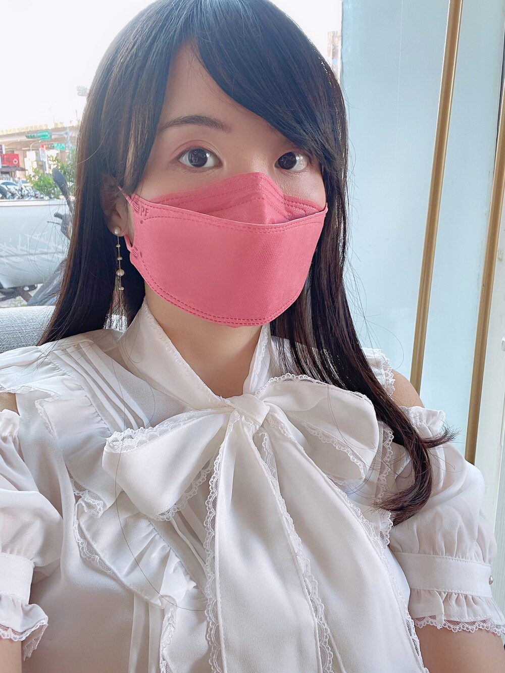 「Amavelのアイテム（ショルダーバッグ、ホワイト系）」を使った、六さん（レディース・165cm）の秋コーディネートの2枚目の写真