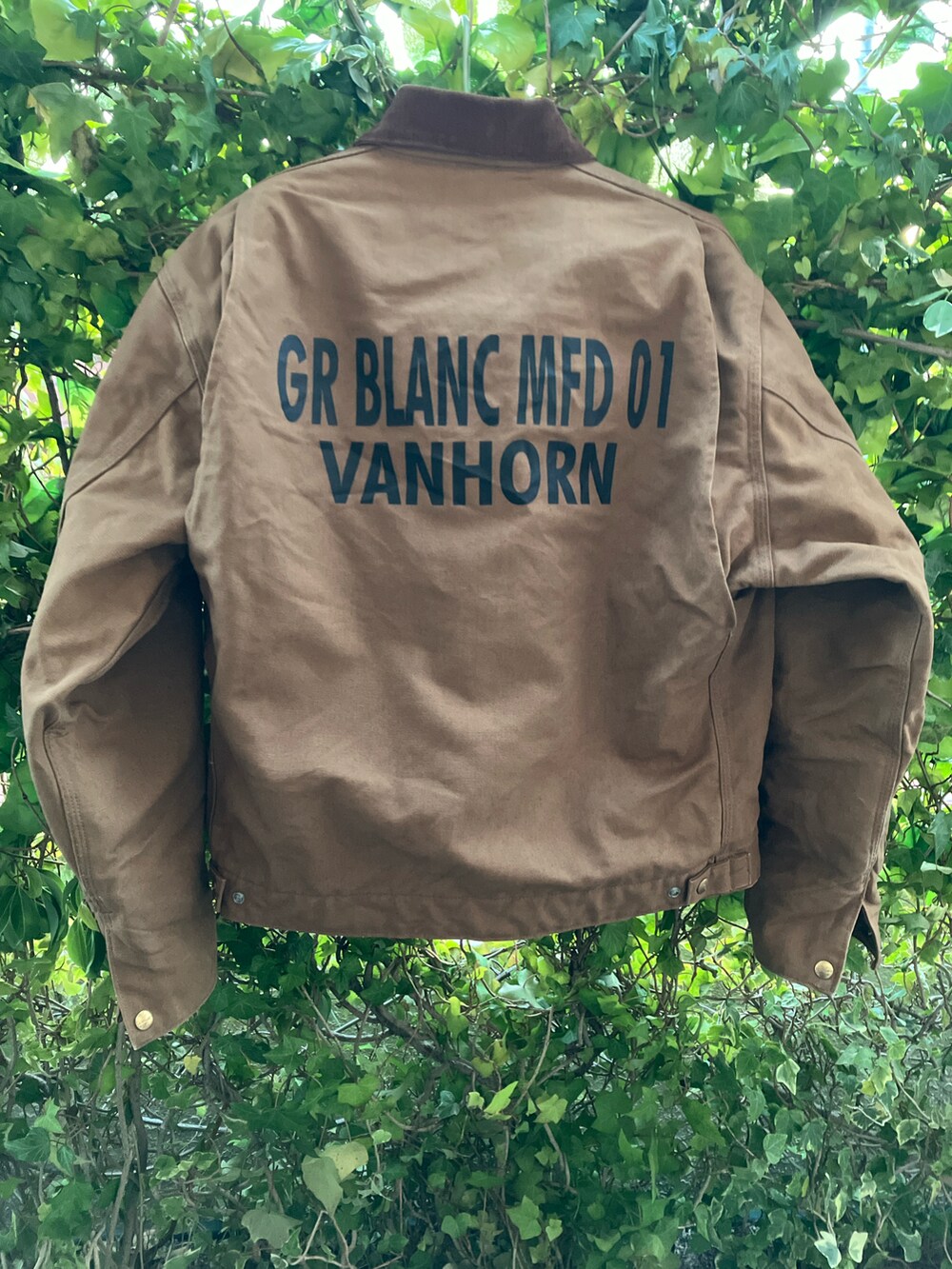 「アメカジ、冬アウター、carhartt、デトロイトジャケット、ブラウン、フーディー、パーカー、後付けパーカー、グリーン、ストール、パープル、ワーク、古着コーデ、古着MIX、古着」｜「Carharttの'90sMade in USA🇺🇸 オハイオ州マンスフィールド・ラーム・リージョナル空港✈️（カバーオール、ブラウン系）」を使った、Koji Shoさん（メンズ・165cm）の冬コーディネートの2枚目の写真