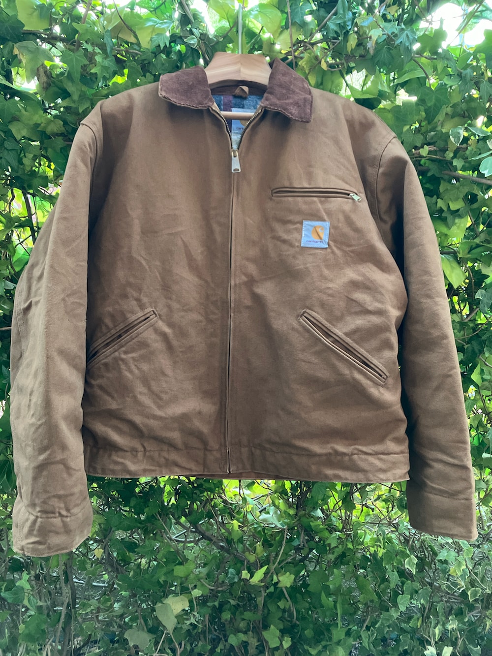 「アメカジ、冬アウター、carhartt、デトロイトジャケット、ブラウン、フーディー、パーカー、後付けパーカー、グリーン、ストール、パープル、ワーク、古着コーデ、古着MIX、古着」｜「Carharttの'90sMade in USA🇺🇸 オハイオ州マンスフィールド・ラーム・リージョナル空港✈️（カバーオール、ブラウン系）」を使った、Koji Shoさん（メンズ・165cm）の冬コーディネートの3枚目の写真
