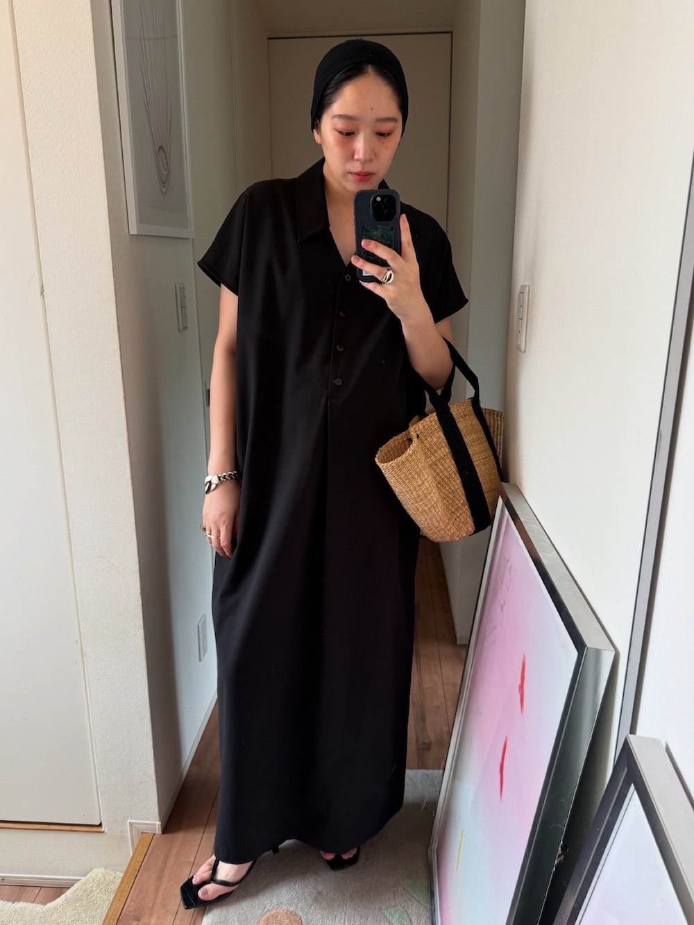 「サンダル、夏コーデ、きれいめカジュアル、トートバッグ、ワンピース、休日スタイル、大人女子、オトナ女子、ラクチンコーデ、今日のコーデ、ゆるコーデ、オトナカジュアル、キレイめカジュアル、きれいめコーディネート、シンプルスタイル」｜「RIM.ARKのWide relax summer dress ワイドリラックスサマードレス（ワンピース、ブラック系）」を使った、sakurako_kusanoさん（レディース・167cm）の夏コーディネートの2枚目の写真