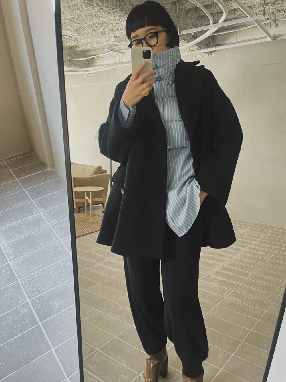 「ダウンベスト、ベスト、ベストコーデ、ストライプ、リムアーク、パンツスタイル、オトナカジュアル、RIMARK」｜「RIM.ARKのHigh neck mini down vest（ダウンベスト、その他）」を使った、sakurako_kusanoさん（レディース・166cm）の冬コーディネートの2枚目の写真