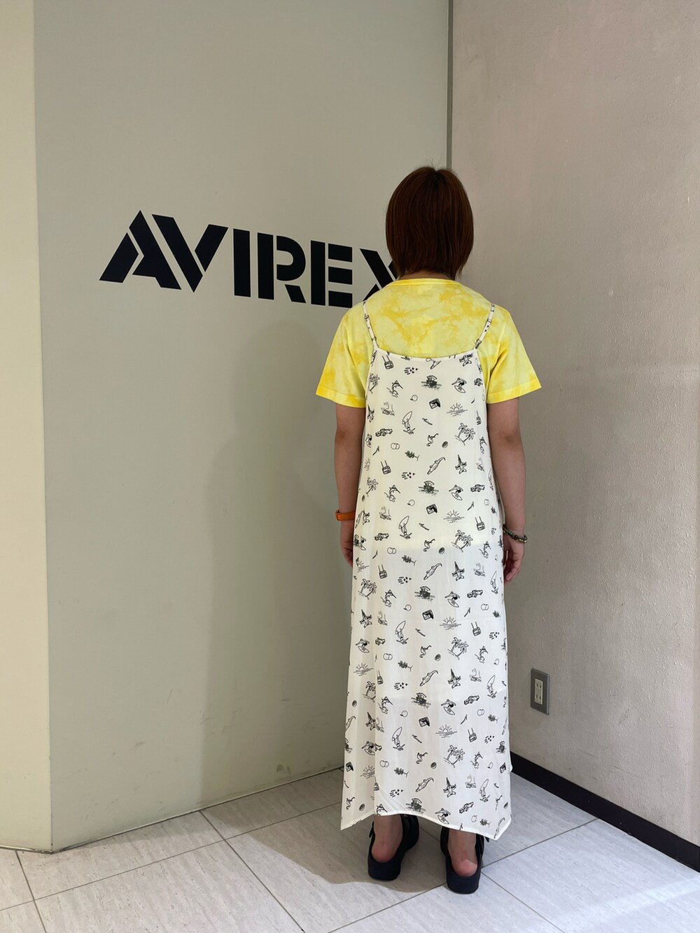 「夏、AVIREX、大人カジュアル、ラフ、ootd、夏コーデ、オトナカジュアル、AVIREXBelle、相互フォロー、ファッションの力を信じよう」｜「AVIREXの《直営店限定》TIE DYE＆STENCIL T-SHIRT/タイダイ&ステンシル Tシャツ（Tシャツ/カットソー、イエロー系）」を使った、Risaさん（レディース・163cm）の夏コーディネートの2枚目の写真
