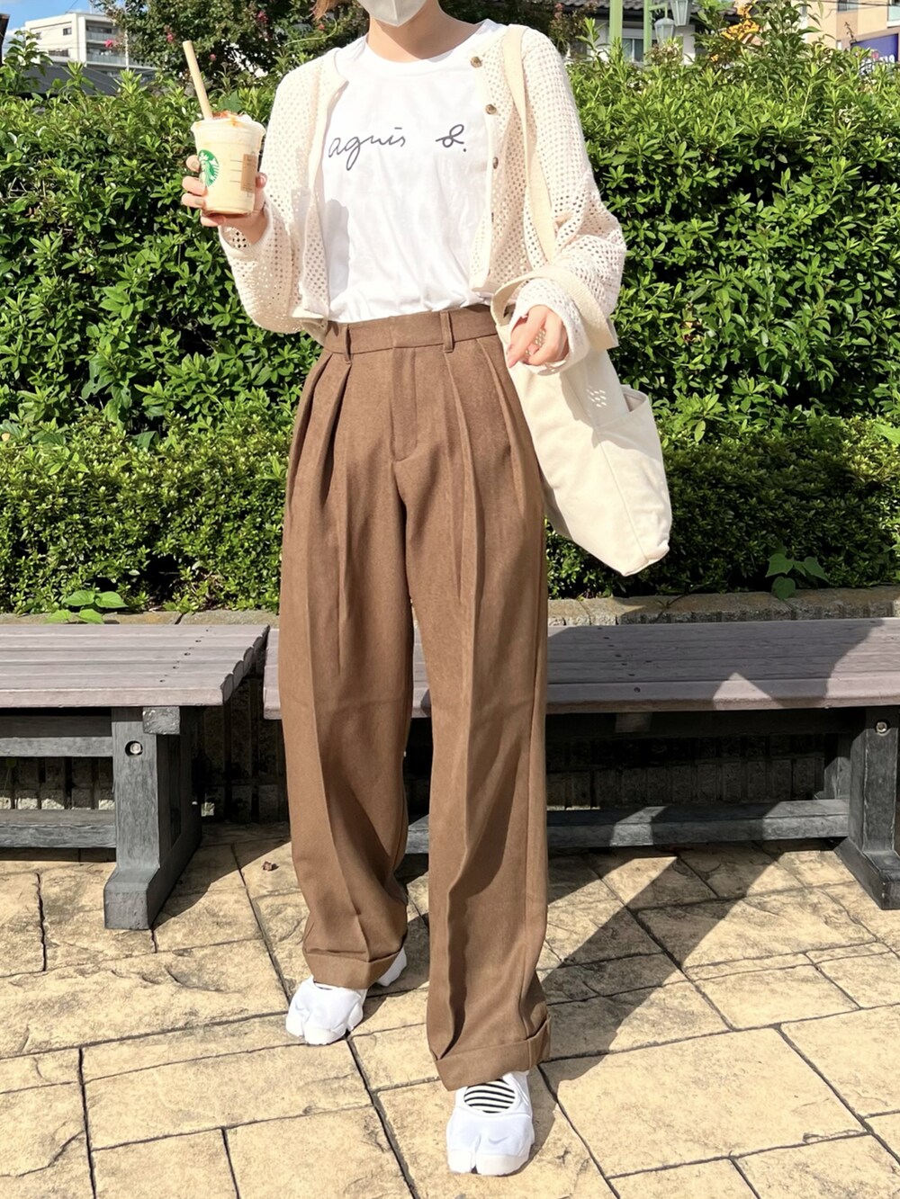 「GU、秋冬コーデ、ワイドパンツ、ブラウン、プチプラコーデ、骨格ナチュラル、高身長コーデ、ベージュ、ロゴT、パンツコーデ」｜「GUのアイテム（パンツ、ブラウン系）」を使った、ナオ✌︎さん（レディース・166cm）の秋コーディネートの2枚目の写真