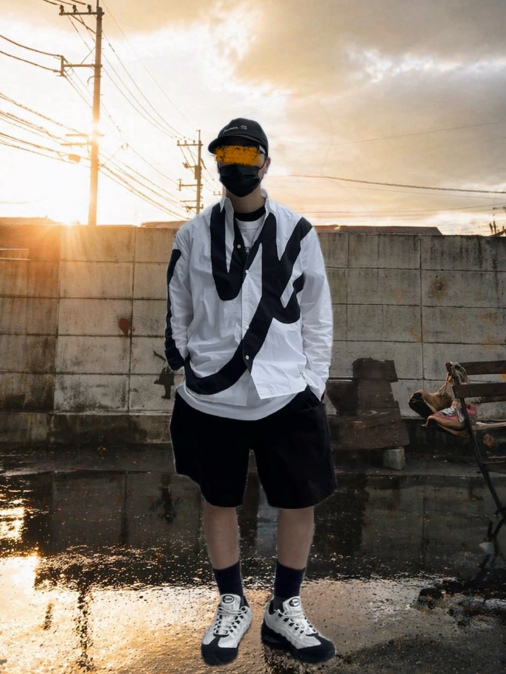 ホワイト系のシャツ/ブラウス、ホワイト系のTシャツ/カットソー、ブラック系のその他パンツを着用したメンズの春コーディネートの3枚目の写真